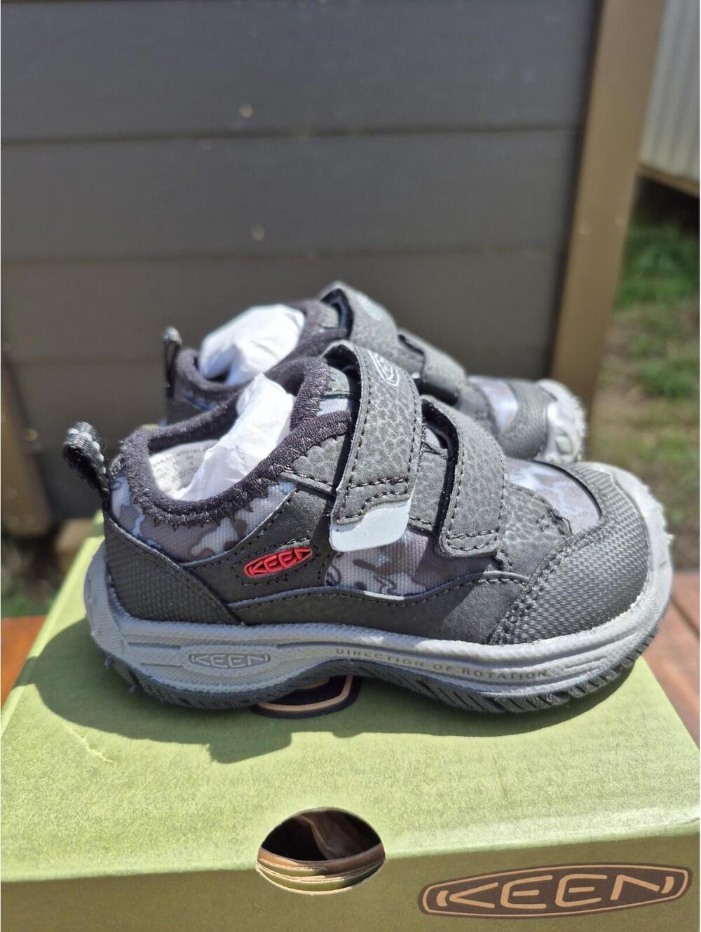 Keen Speed Hound Comfort Easy On Traction Sneaker Black Camo 5T Toddler Shoes - Picture 2 of 7
